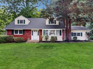 33 William Penn Dr, Stony Brook, NY 11790
