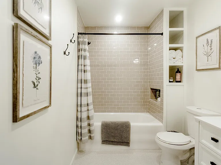 1135 S Gary Pl — Photo 9
