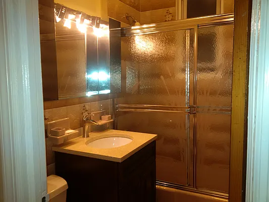 Rented by Halvatzis Realty | media 28