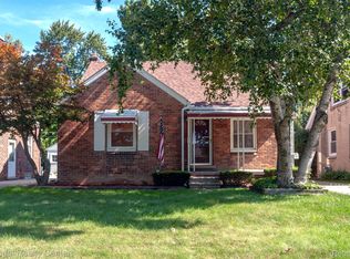 20919 Hawthorne St, Harper Woods, MI 48225