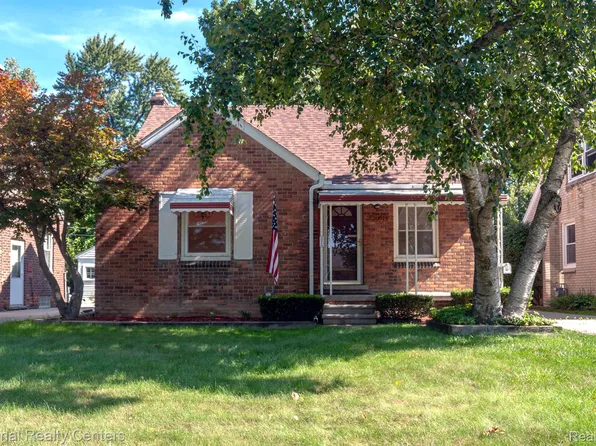 20919 Hawthorne St, Harper Woods, MI 48225