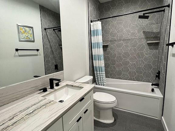 4th image of 4019 Quinn Dr NE