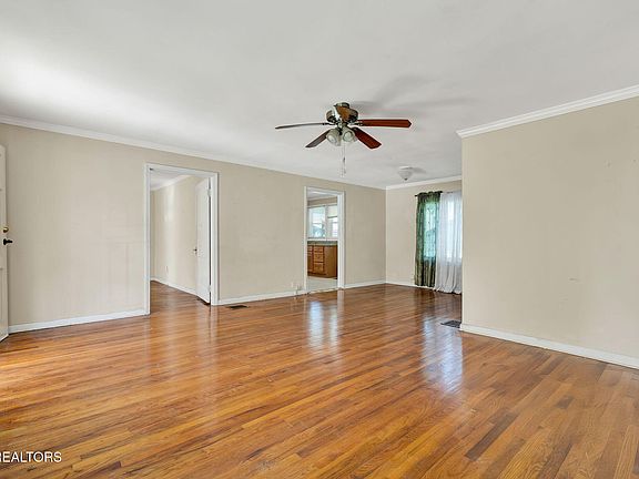 5th image of 3453 Bennett Rd