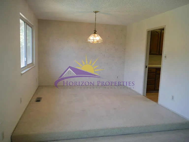 6319 Saint James Dr — Photo 6