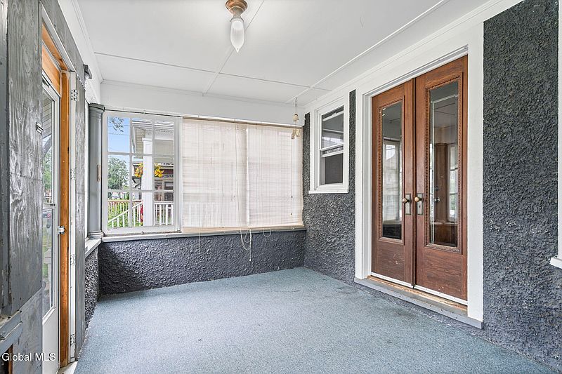 5th image of 62 Grove Avenue