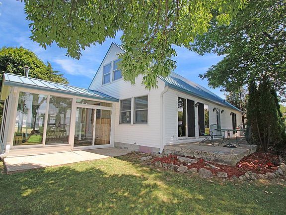 3rd image of 647 Park Ln