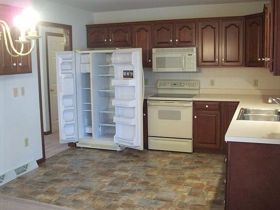 5th image of 104 Meadow Green Dr