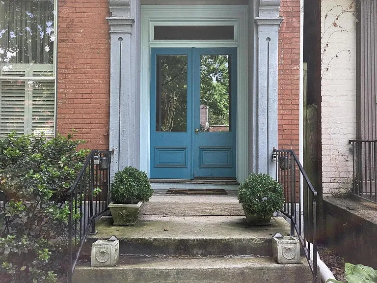 122 E Oak St #2 — Photo 1