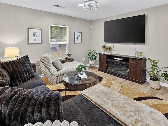 3rd image of 345 Arthurs Ln