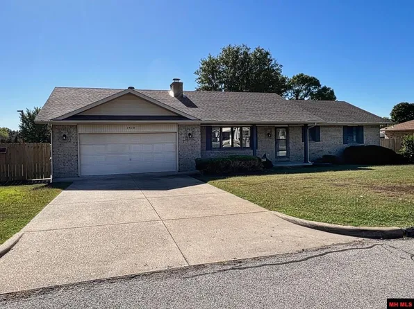 1513 Pinetree Ln, Mountain Home, AR 72653