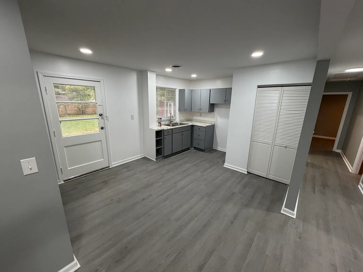 3 bed, 1100 sqft, $1,700 — Photo 4