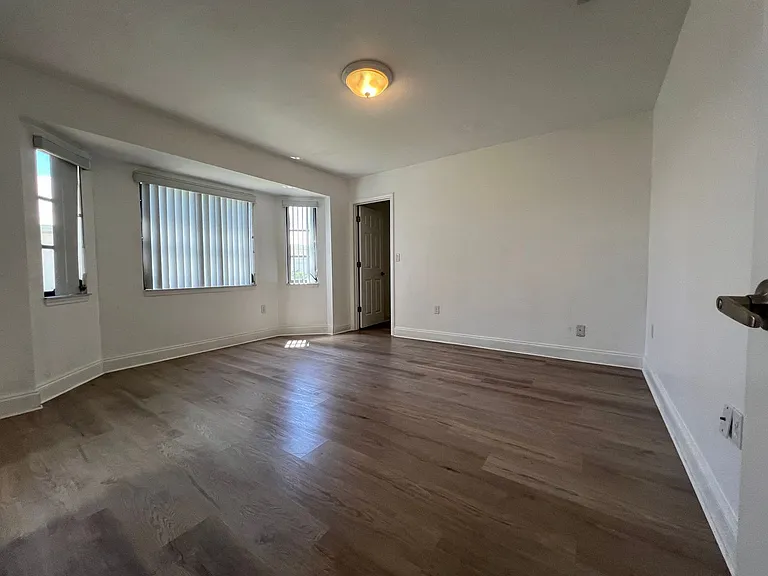 2092 Rio De Janeiro Ave — Photo 20
