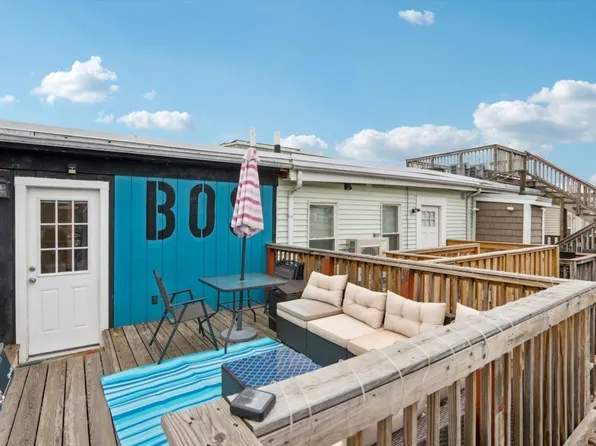 115 W 7th St #3, South Boston, MA 02127