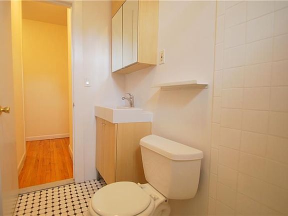 5th image of 334 W 22nd St APT 15