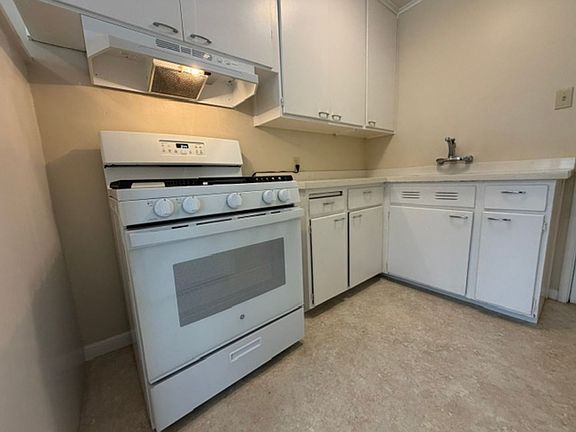 2nd image of 820 Winchester Dr