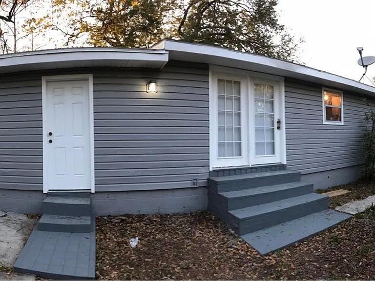 355 Weathersfield Ave — Photo 1