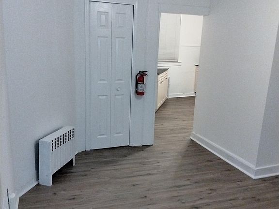 3rd image of 665 Summit Ave APT 4