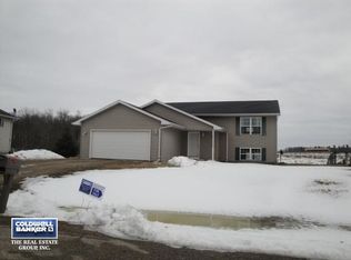 610 Riverview Ct, Fremont, WI 54940