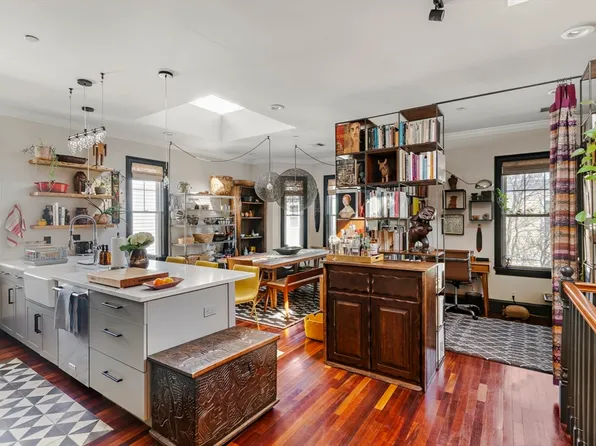 10 Marney St #3, Cambridge, MA 02141