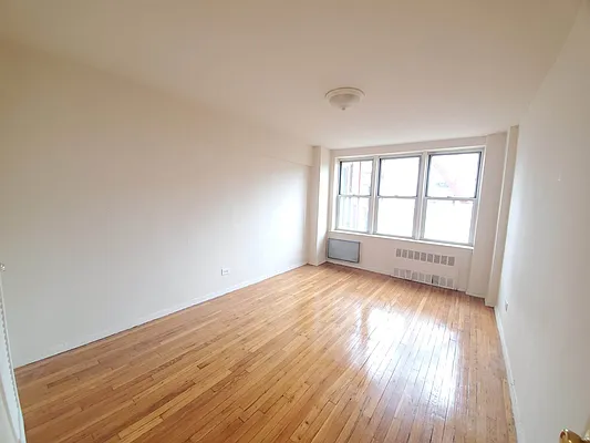 Rented by Smart NY Realty LLC | media 6
