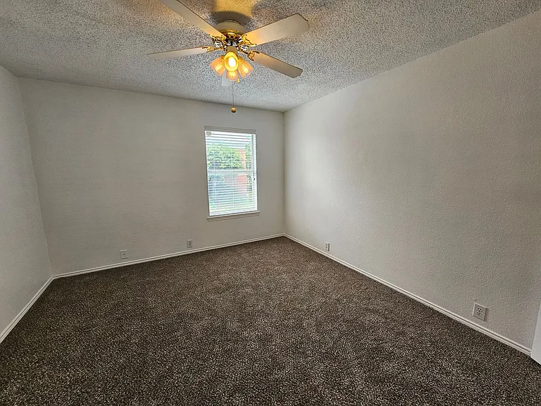 1128 Marshall Dr — Photo 22