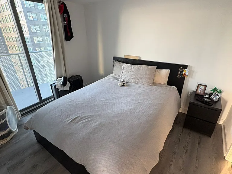 11 Wellesley St W #3208 — Photo 6