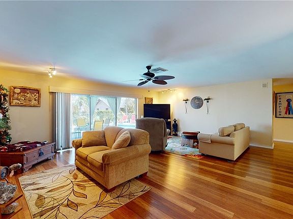 5th image of 1217 SE 37th St