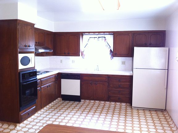3rd image of 464 Linnell Ave