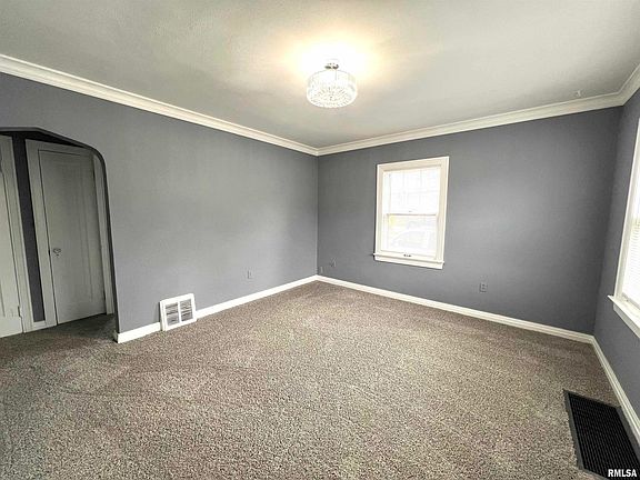 4th image of 2040 W Hudson St