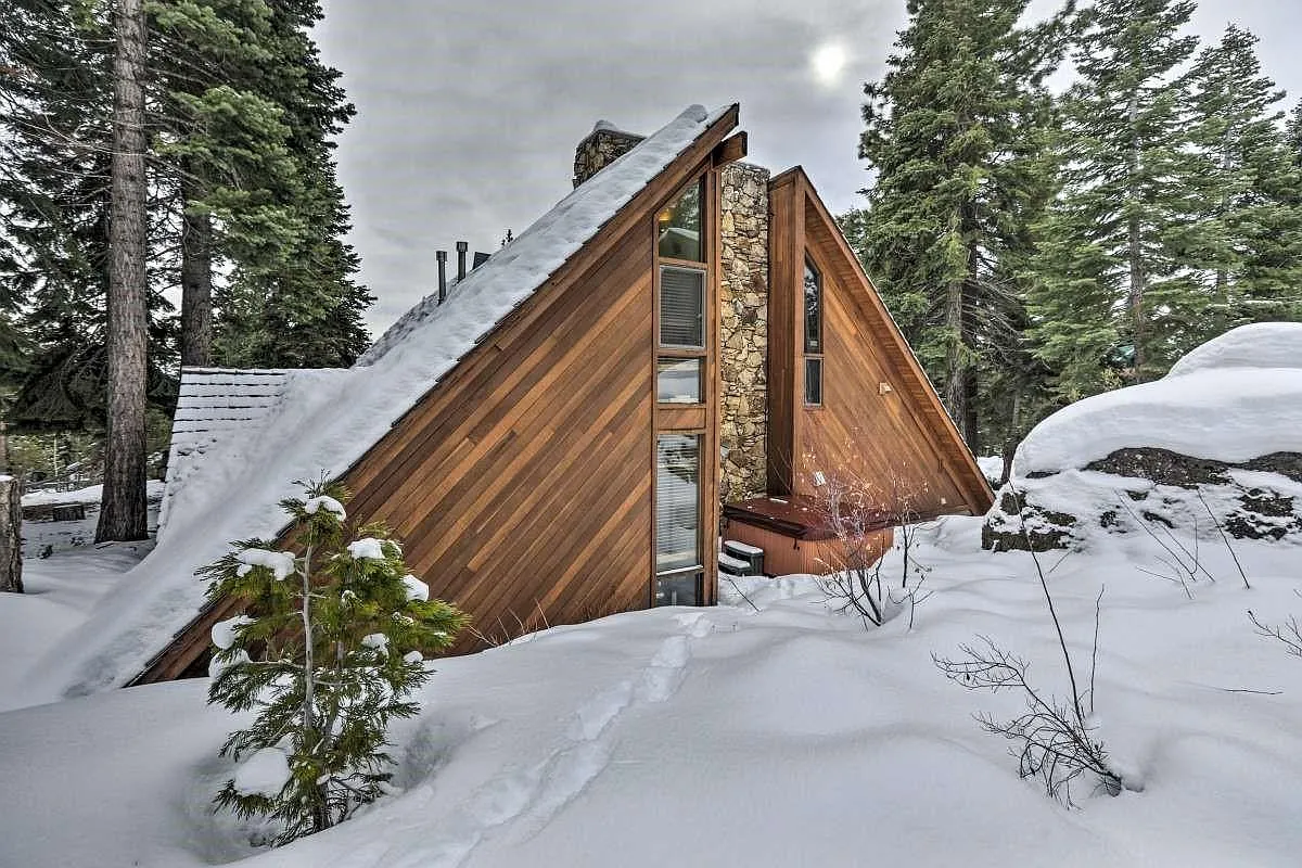 5 bed, 2700 sqft, $5,950 — Photo 3