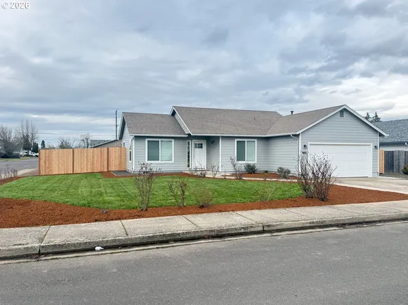 905 Monroe St, Harrisburg, OR 97446