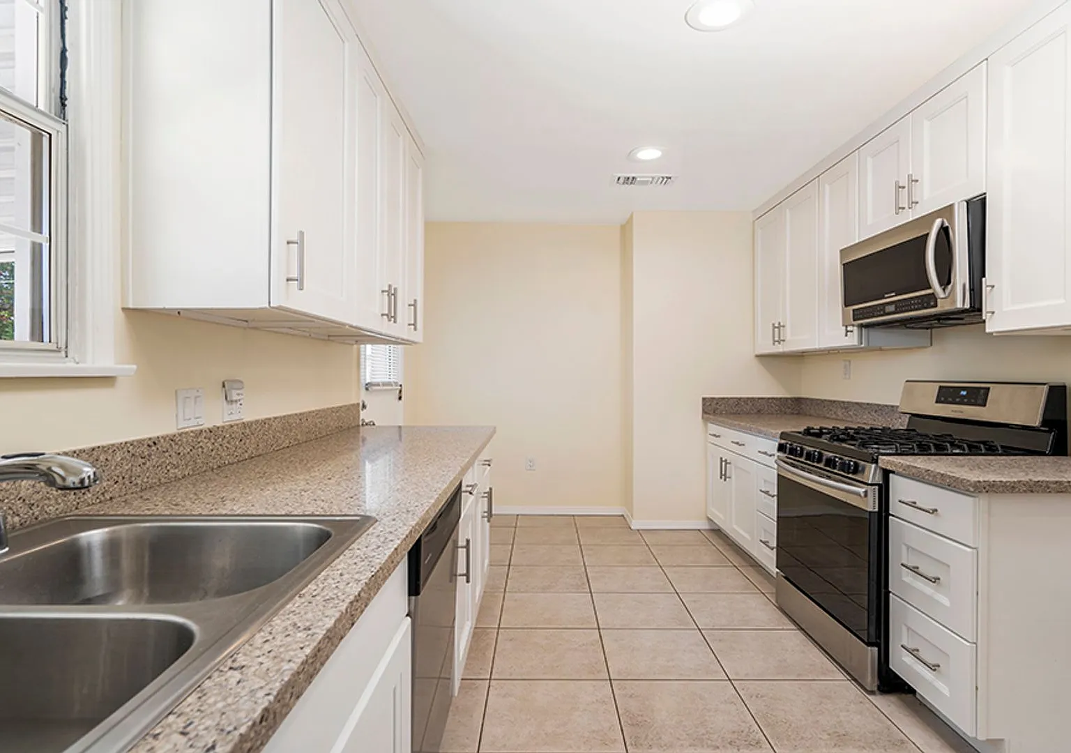 Beautiful Remodel Completely Updated Ss Appliances Included! — Photo 3