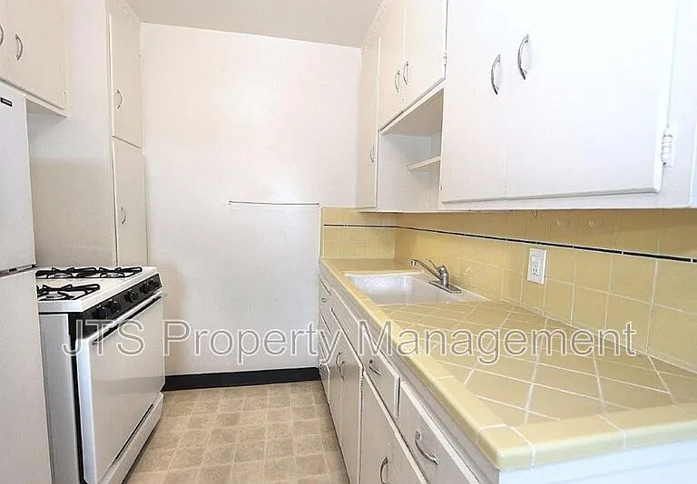 4439 V St #5 — Photo 40