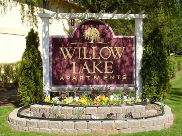Willow Lake Apartments, 3002 S 208th St, Seattle, WA 98198