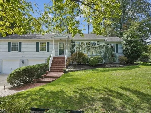 16 Emma Pl, Eatontown Boro, NJ 07724