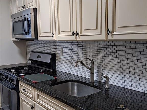 4th image of 74 Underhill Ave APT 2B