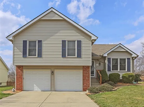 6910 T Gabbert Dr, Pleasant Valley, MO 64068