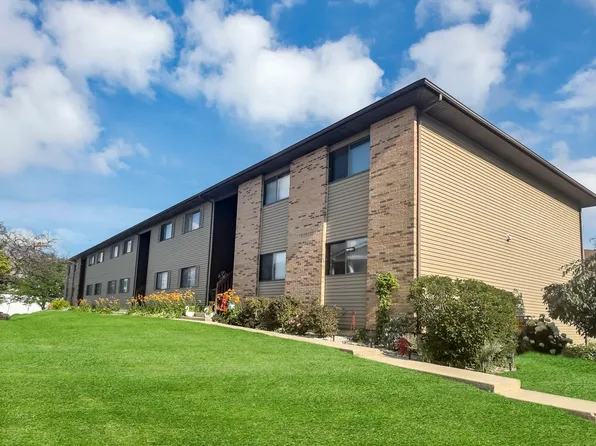 565 Dean Dr APT I, South Elgin, IL 60177