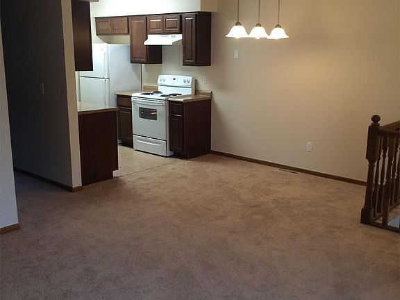 Access to the kitchen from living area