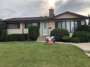 8708 Meadowlark Rd NW, Edmonton, AB T5R 5W4