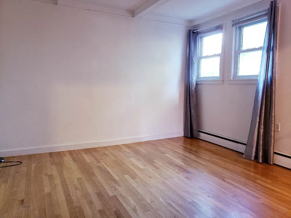 8 Denns Pl #1