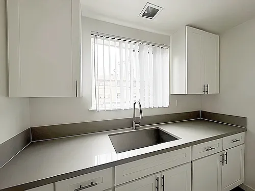470 S Mariposa Ave #7 — Photo 2