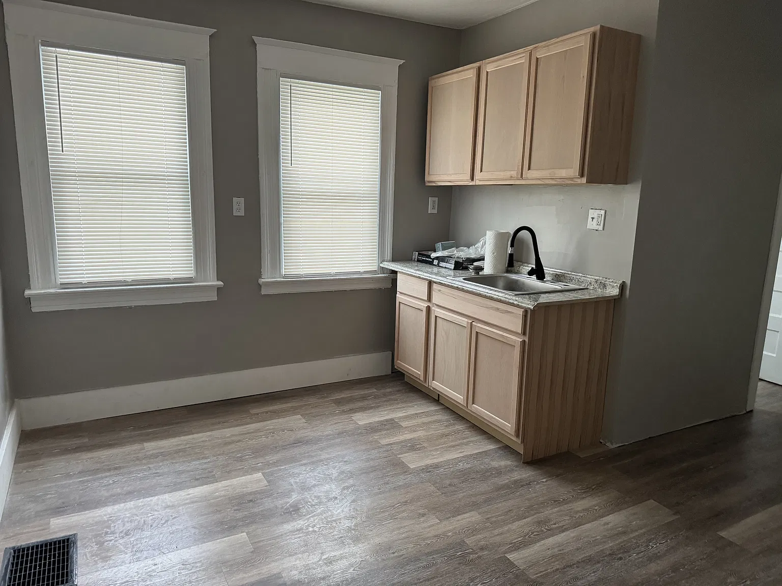 215-217 Emerson Street - 215 UP — Photo 4
