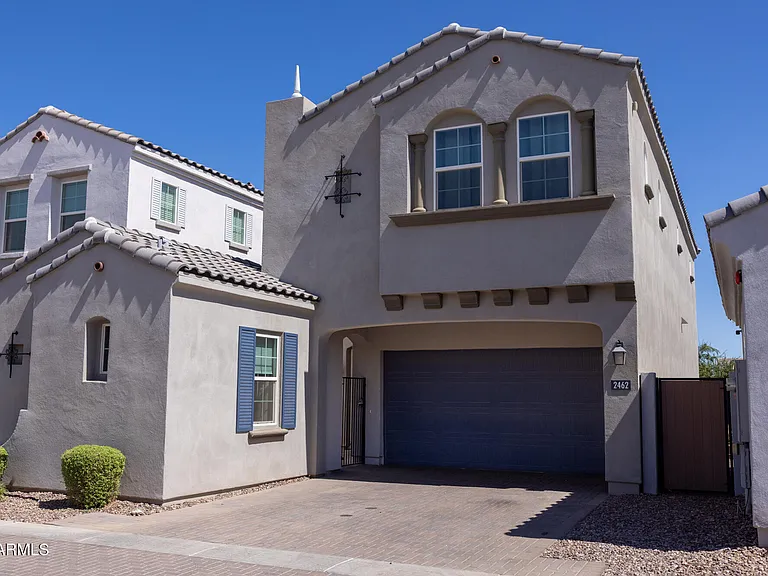 2462 E Lovebird Ln — Photo 1