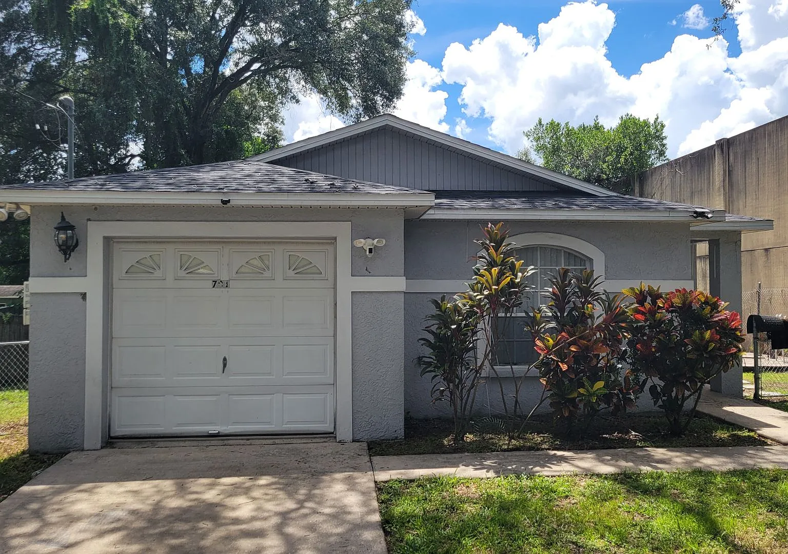 North Tampa 3Br/2Ba with 1-car garage — Photo 1