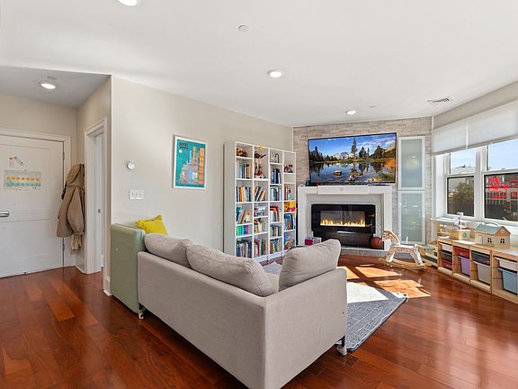 5th image of 32 Gilson Rd Unit 16