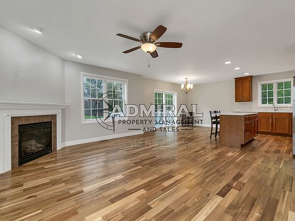4th image of 21 Village Dr