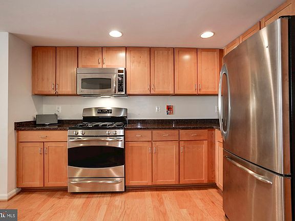 5th image of 2220 Fairfax Dr APT 807