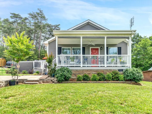 810 Bull Run Trl, Penhook, VA 24137