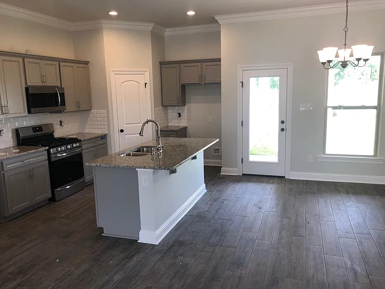 508 Lake Breeze Dr — Photo 6